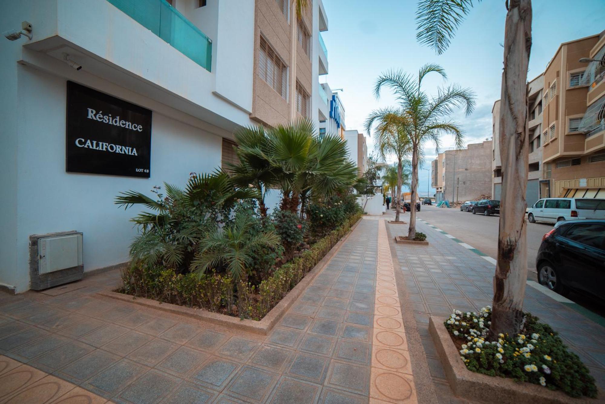 Apartment Confort Familial Lumineux Et Spacieux Avec Jardin, Pres De L'aeroport Et A Proximite De Marjane Et De La Foret